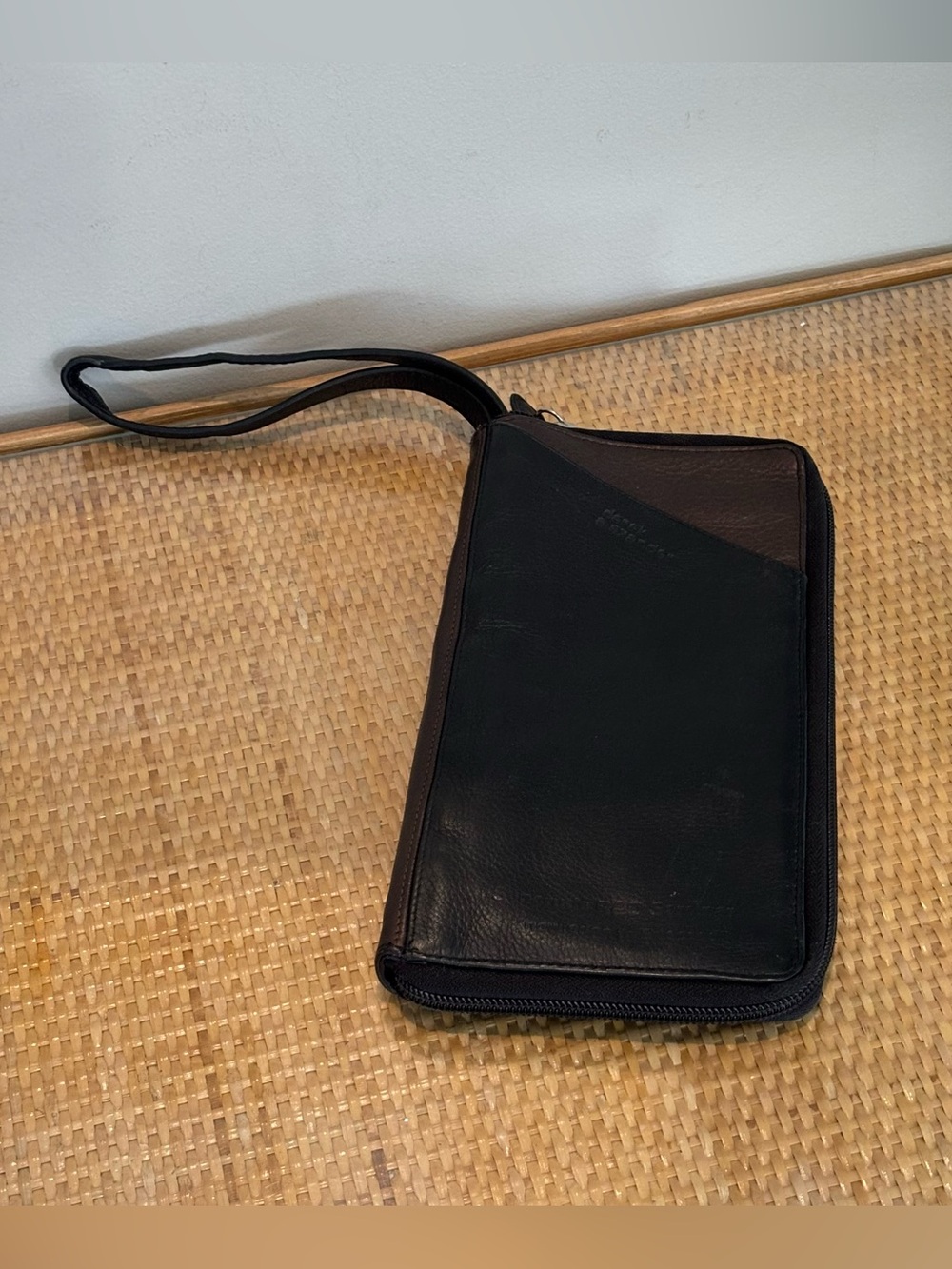 Derek Alexander Leather Zip-Around Passport / Travel Wallet new without tags!!